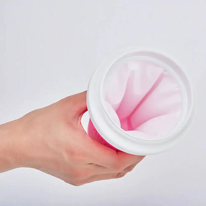Hand holding Comfort Life - Smoothie Cup in pink, showcasing the innovative design.